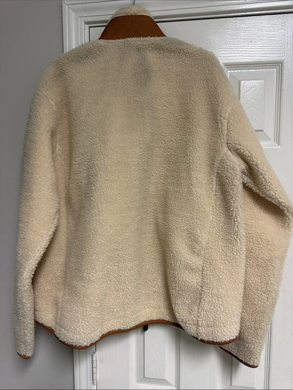 Orvis Sherpa Fleece Jacket, Contrasting Chest pocket & 100% Brown Leather Trim.
